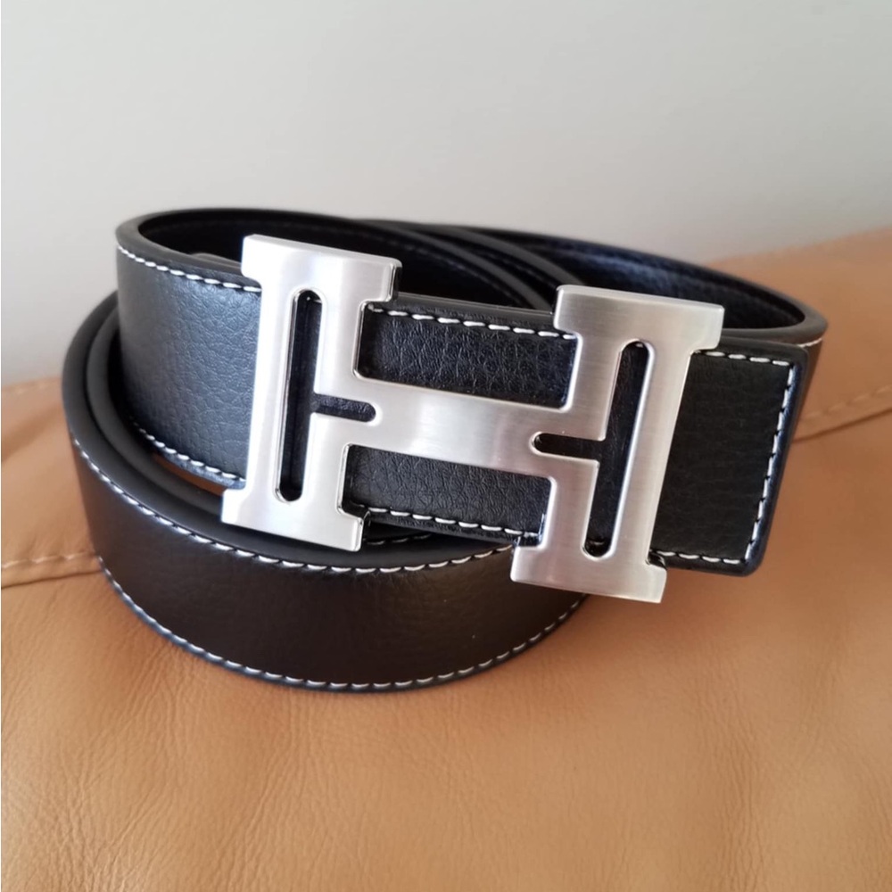 Chic Belt with Silver Buckle with Timeless Appeal